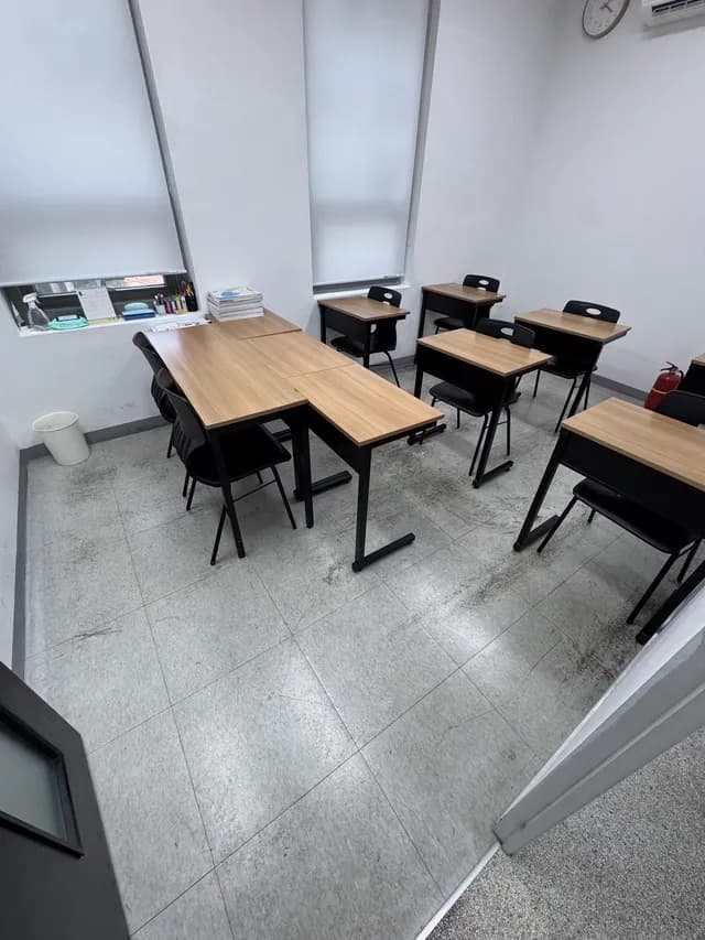 강동구 수학학원 바닥왁스코팅 시공 전