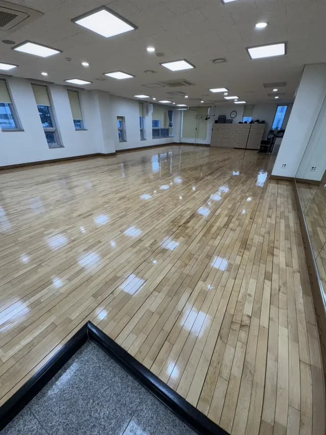 고천동주민센터 마루 박리 후 재코팅 시공 후